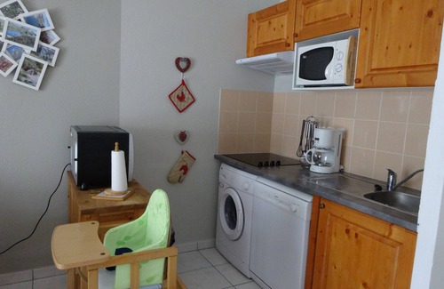 Peyragudes Apartment | Loudenvielle. Large T2 cabin 4/6 pers. comfortable, terrace with a blind