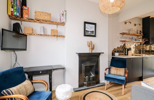 Whiteabbey House | LOUGH MILL HOUSE, pet friendly, with a garden in Newtownabbey