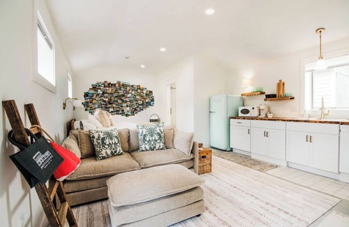 Boyne City Apartment | Louie's: Tiny house: Downtown