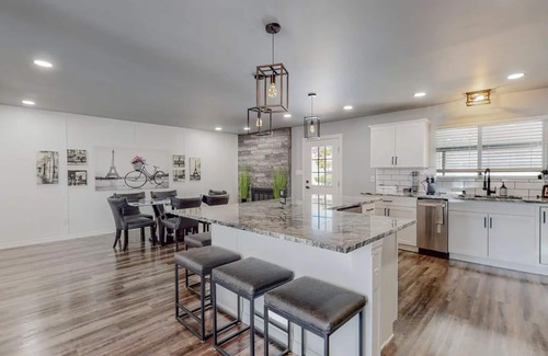 Northeast Heights House | Louisiana: Desert Oasis with Pool