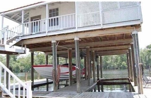 Springfield House | Louisiana Tickfaw River House Near New Orleans, Baton Rouge! Best Views! HotTub!