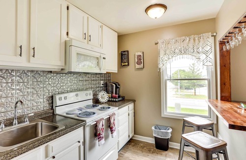 Bashford Manor House | Louisville Apartment - Walk to Restaurants!