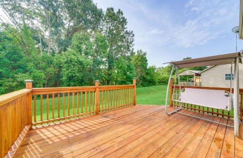 Highview House | Louisville Home with Large Yard 15 Mi to Downtown!