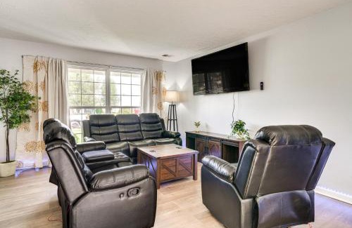 Highview House | Louisville Home with Large Yard 15 Mi to Downtown!