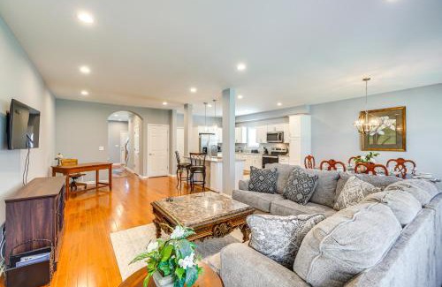 Lyndon House | Louisville Retreat with Deck about 11 Mi to Downtown!
