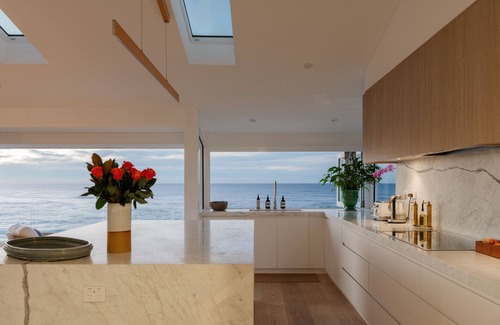 Forresters Beach House | Loulou Beach House – 4 BR excl. Studio