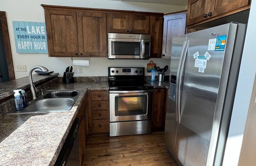 Spirit Lake House | Lounge at the Lake with 6 daily waterpark passes! Bridges Bay resort.