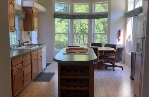 Port Orchard House | Lounge On The Lake In Privacy/Fly-in Friendly