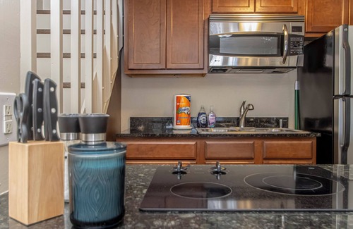 Royal Condo | Loungin’ on the LakenQuiet spot to relax and enjoy lake views!