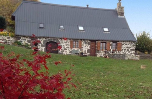 Narnhac Cottage | Loupradelou cottage for 8 people, typical Auvergne house with garden