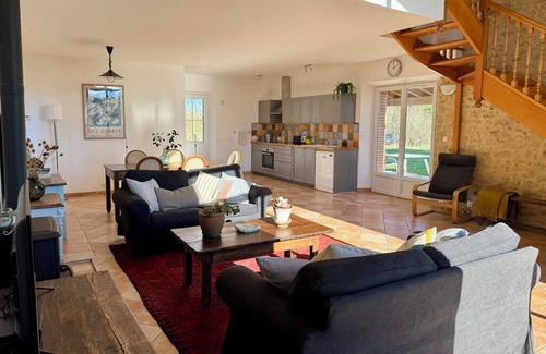 Pech-Luna House | Loustal Beau: a beautifully restored gîte near Mirepoix w/large heated pool