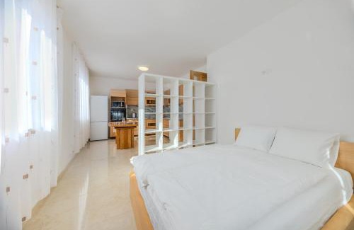 Brevnov Apartment | Loutkářská Apartment - Near Airport, Parking