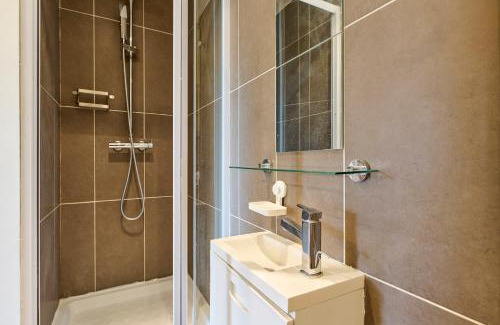 Saint-Maurice Apartment | Louvre Museum 35 mins away