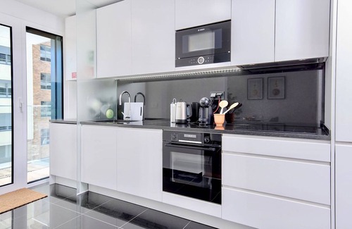 Sao Domingos de Benfica Apartment | Lovage Yellow Apartment, AC, Wifi, Elevator