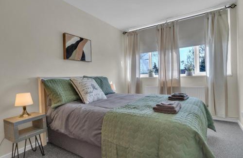 West Hill Apartment | Love-All Wimbledon Apartment with free parking