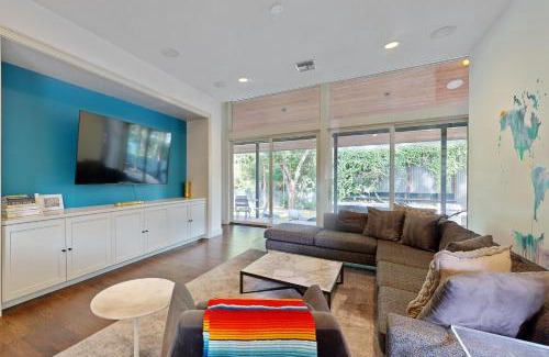 Bouldin House | Love Escape
