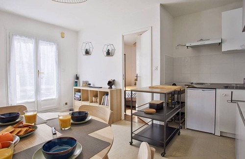 Merville-Franceville-Plage Apartment | Lovely 1BR with private garden in Merville-Franceville, close to beach and shops