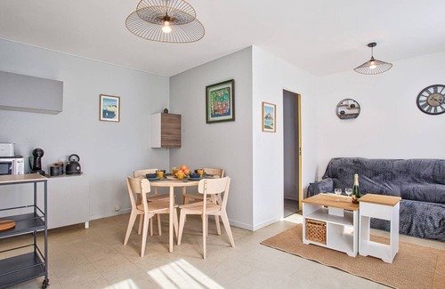 Merville-Franceville-Plage Apartment | Lovely 1BR with private garden in Merville-Franceville, close to beach and shops