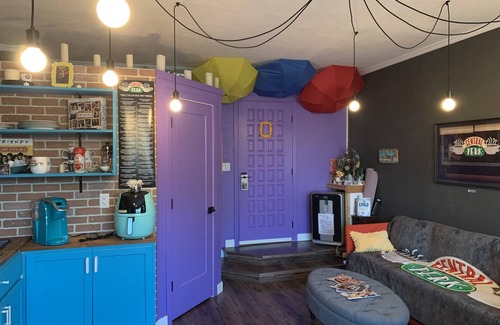 Lethbridge Apartment | Love Friends? Monica , Rachel and now yours !