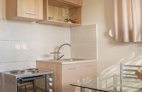 Kapetaniana Apartment | Lovely basic studio with sea view