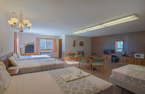 Tomahawk Hotel | Love Hotels Tomahawk by OYO at Lake Mohawksin WI