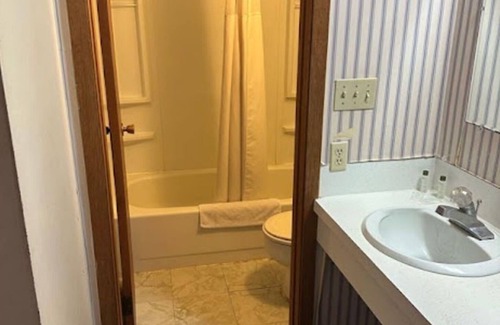 Alma Hotel | Love Hotels Western Holiday by OYO at Harlan Lake NE