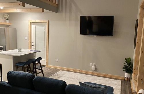 Tyler Cabin | Love is ALL you Need! BRAND New secluded Cabin.