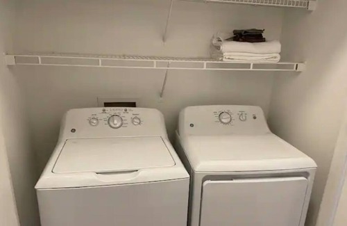 Dunwoody Apartment | Love Is In The Air - Bright, Fun, and Full of Love, Sleeps 4