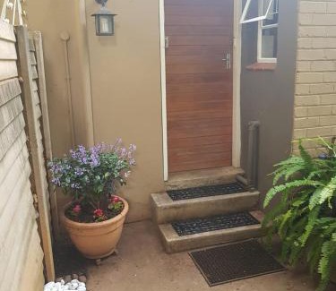 Groenkloof Apartment | Love Joy Peace Cottage