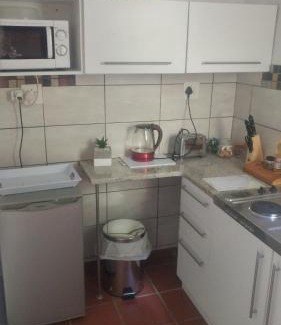 Groenkloof Apartment | Love Joy Peace Cottage