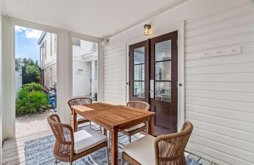 Seaside House | Love Me True