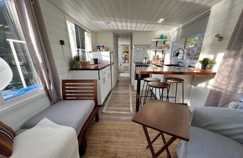 Port Moody Boat Rental | Love nest afloat: your floating oasis