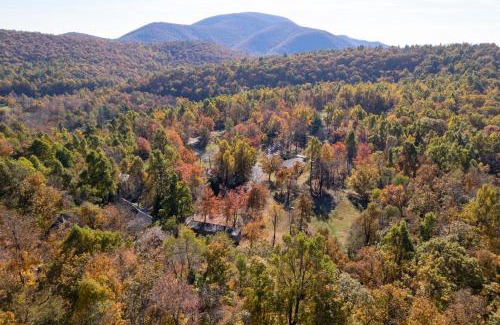 Montebello House | Love Ridge Mountain Lodging