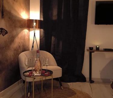 Montbrison Apartment | LOVE ROOM - Amour Chic et Intime