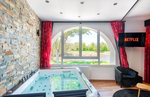 Rochefort-sur-Loire Apartment | Love room au bord de l'eau. L'instant coquin