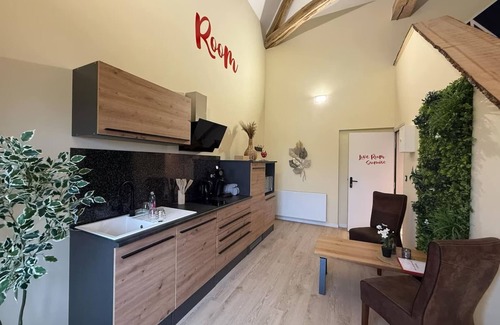 Echenoz-le-Sec Apartment | Love Room