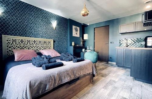 Chateau-Landon Apartment | Love Room L' Orientale/Jacuzzi/Sauna