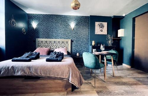 Chateau-Landon Apartment | Love Room L' Orientale/Jacuzzi/Sauna