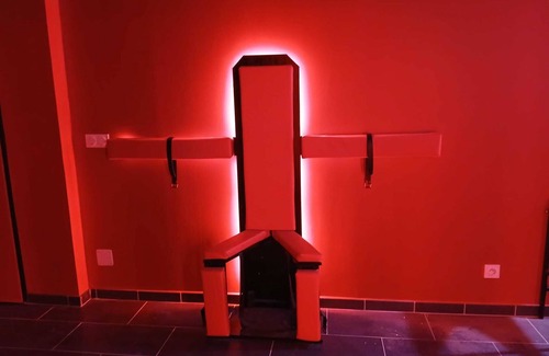 Manduel Apartment | Love room "La chambre des plaisirs secrets" (The room of secret pleasures)