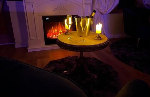 Nuille-le-Jalais House | Love Room - La clé des secrets - Gîte Romantique