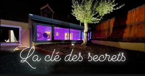 Nuille-le-Jalais House | Love Room - La clé des secrets - Gîte Romantique