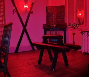 Bolbec Hotel | Love Room LE DONJON BDSM