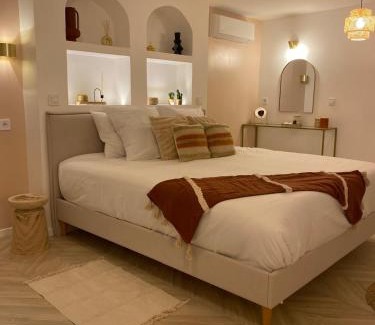 Blennes Apartment | Love Room Morocco - Jacuzzi & Piscine Privée