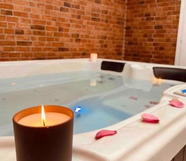 Le Perrier House | Love room - Parenthèse romantique avec spa privé