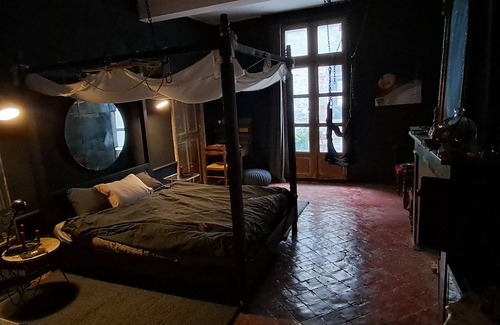 Saint-Jean Bed & Breakfast | Love room Perpignan - secret room - room 50 nuances de grey