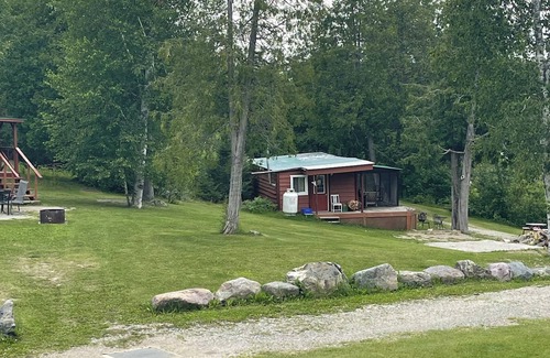 Timiskaming District Cottage | Love Shack-1 bedroom Cottage with two person jet tub
