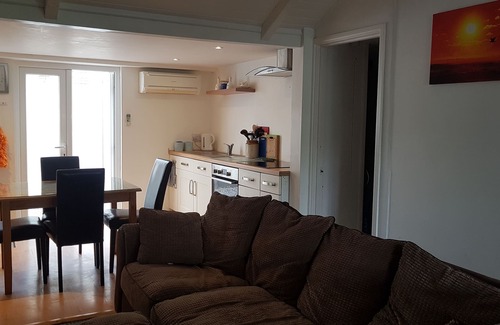 Maenporth Ski Chalet | Love Shack by the Beach