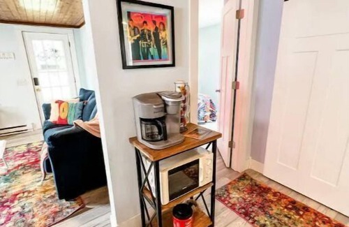 Port Clinton Cottage | Love Shack Private Hot tub steps to Jet/Town