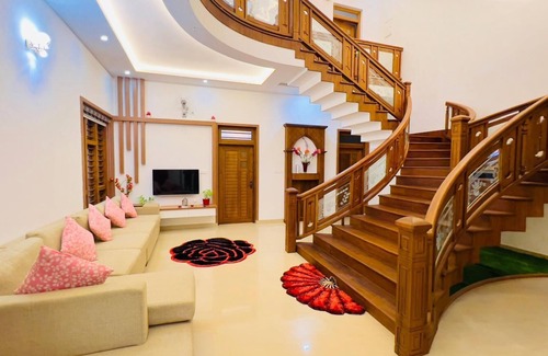 Raroth Villa | Love Shore Luxury Private Pool Villa near Thusharagiri Waterfalls