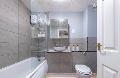 Slough Apartment | Lovegrove Contractor Stay With Free Wi-fi in Slough